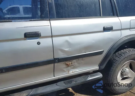 2000 Mitsubishi Montero Sport Ls/Xls z USA, uszkodzony, nr VIN JA4LS31H1YP815611